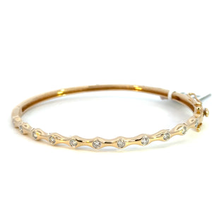 14K Yellow Gold Bezel-Set Scalloped Bangle