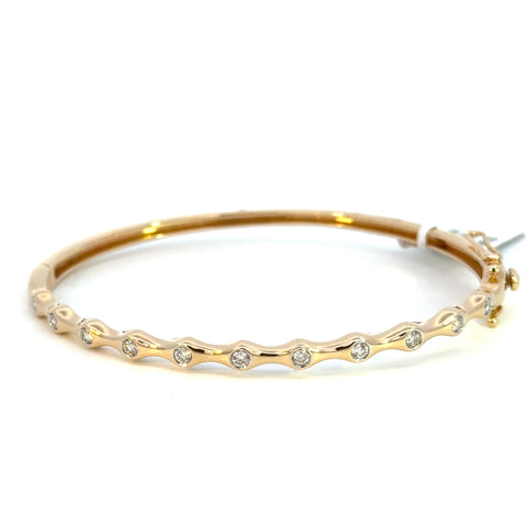 14K Yellow Gold Bezel-Set Scalloped Bangle